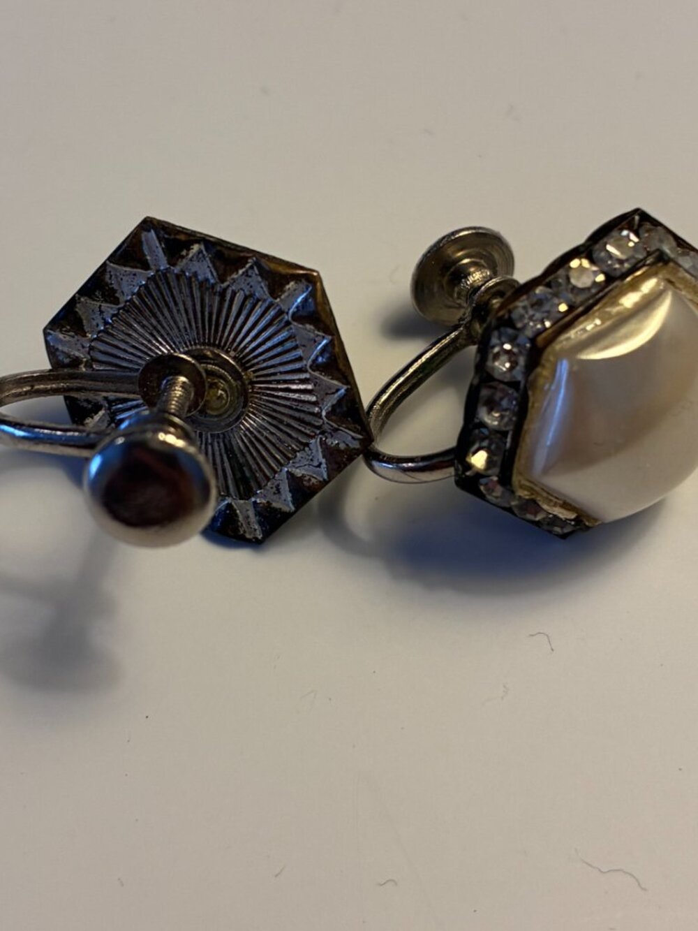 Estate Bundle of Vintage Earrings - Picture 4 of 6